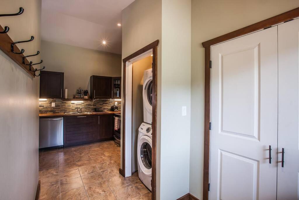 The Best 2 Bedrooms Suite In Revelstoke! Eksteriør billede