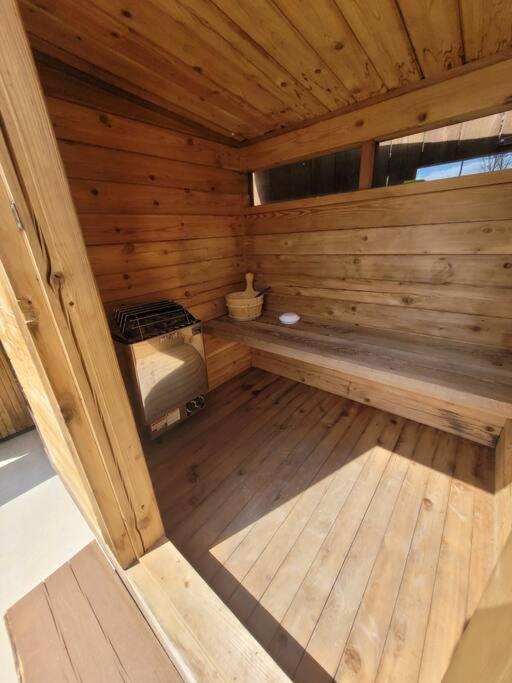 The Best 2 Bedrooms Suite In Revelstoke! Eksteriør billede